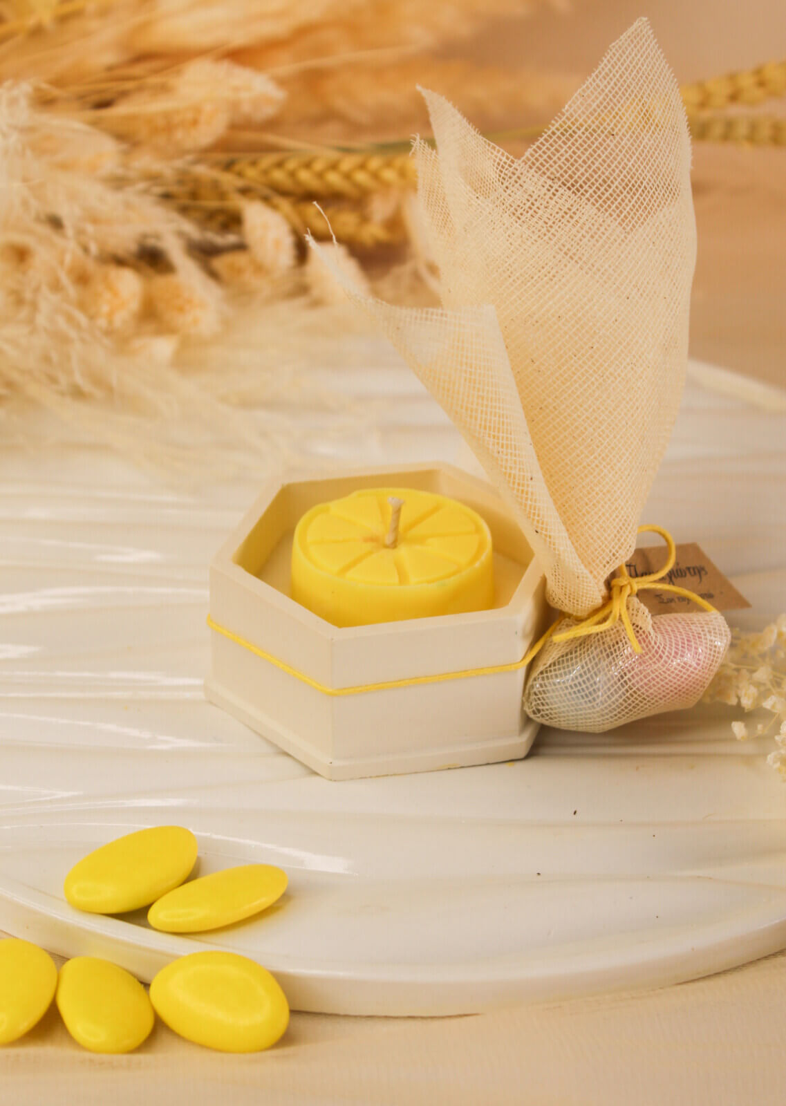 Μπομπονιέρα Γάμου – Βάπτισης Λεμόνι Σε Εξάγωνο Δοχείο